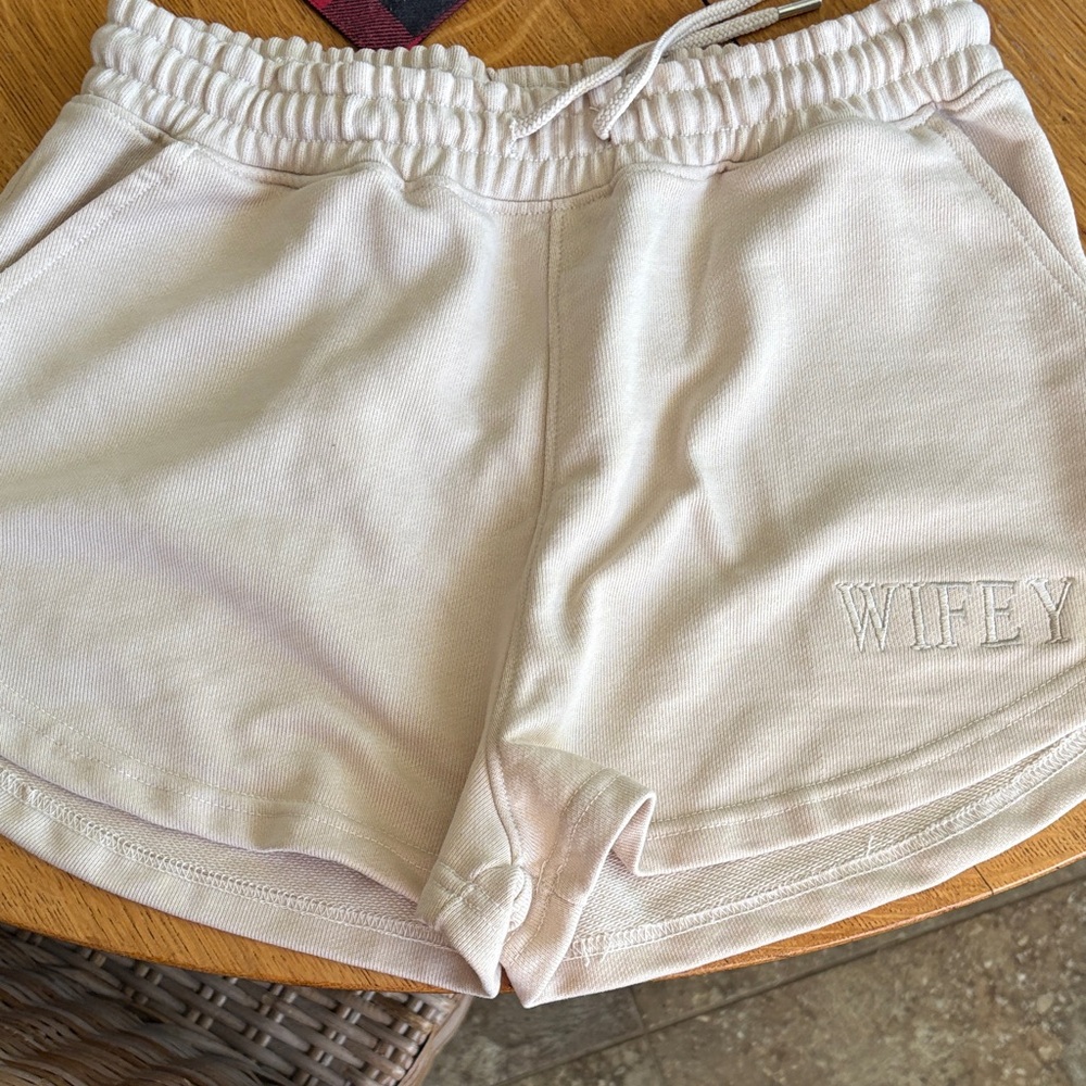 Wifey Embroidered Women's Cream Shorts